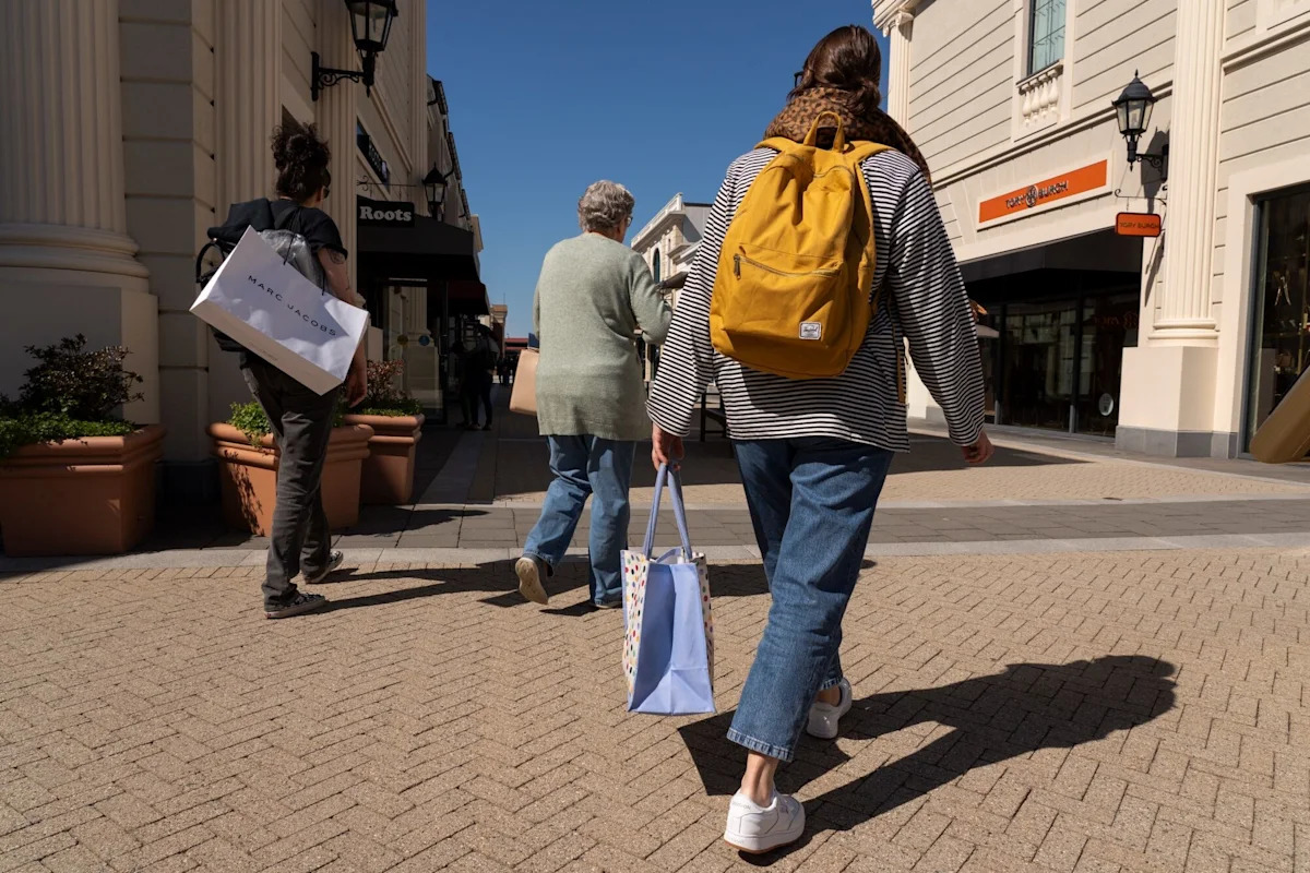 Canada Economy Grows 3.3% in Second Quarter, Fastest Since '23